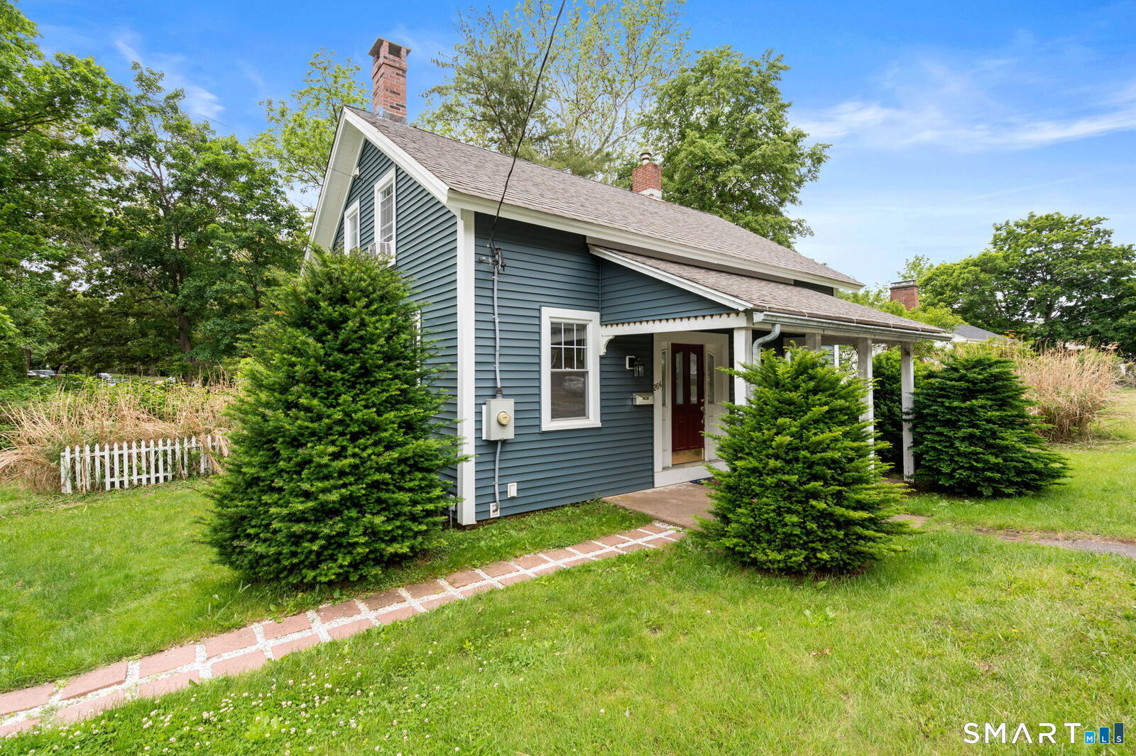 Property Photo:  264 Charter Oak Street  CT 06040 