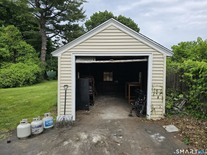 Property Photo:  14 Center Court  CT 06111 