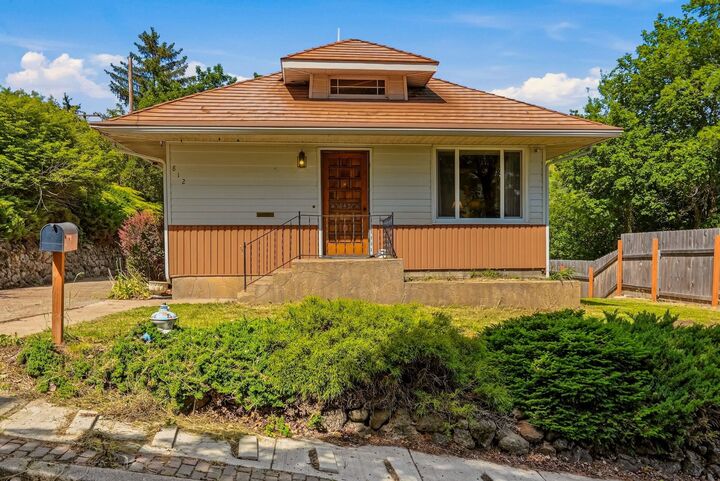 Property Photo: 812 S Lake St WA 99111