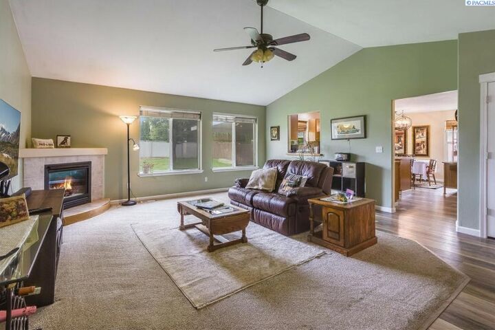 Property Photo:  2101 S Arthur Loop  WA 99338 
