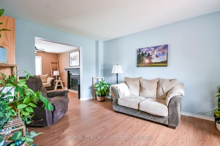 Property Photo:  42 Farmstead Crescent  ON L4N 8S1 