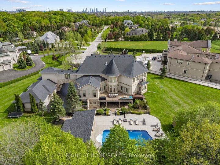 Property Photo: 100 Rocmary Place ON L4L 8Z1