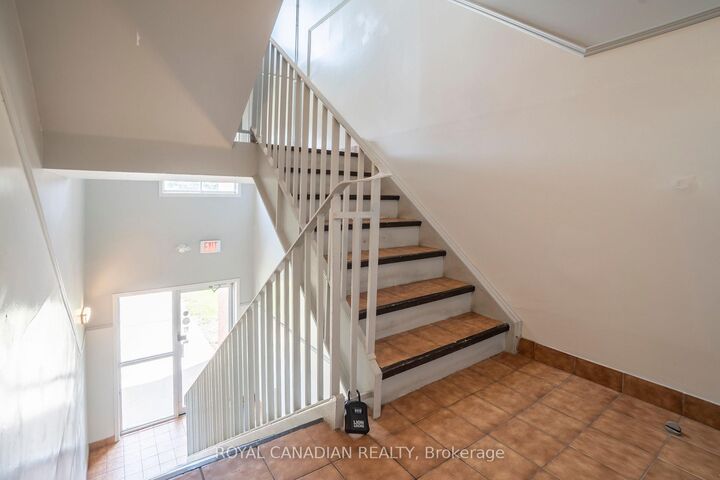 Property Photo: 1096 Jalna Boulevard 87 ON N6E 3B8