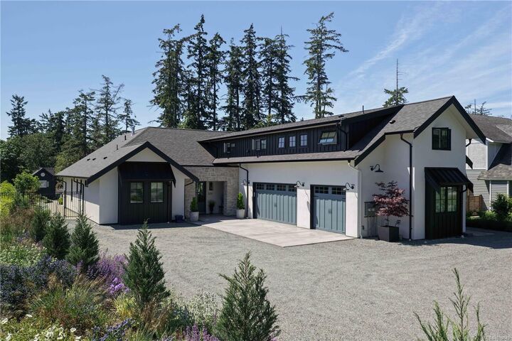 Property Photo: 839 Clayton Rd BC V8L 5M3