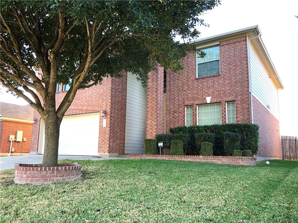 Property Photo: 20625 Farm Pond Lane TX 78660