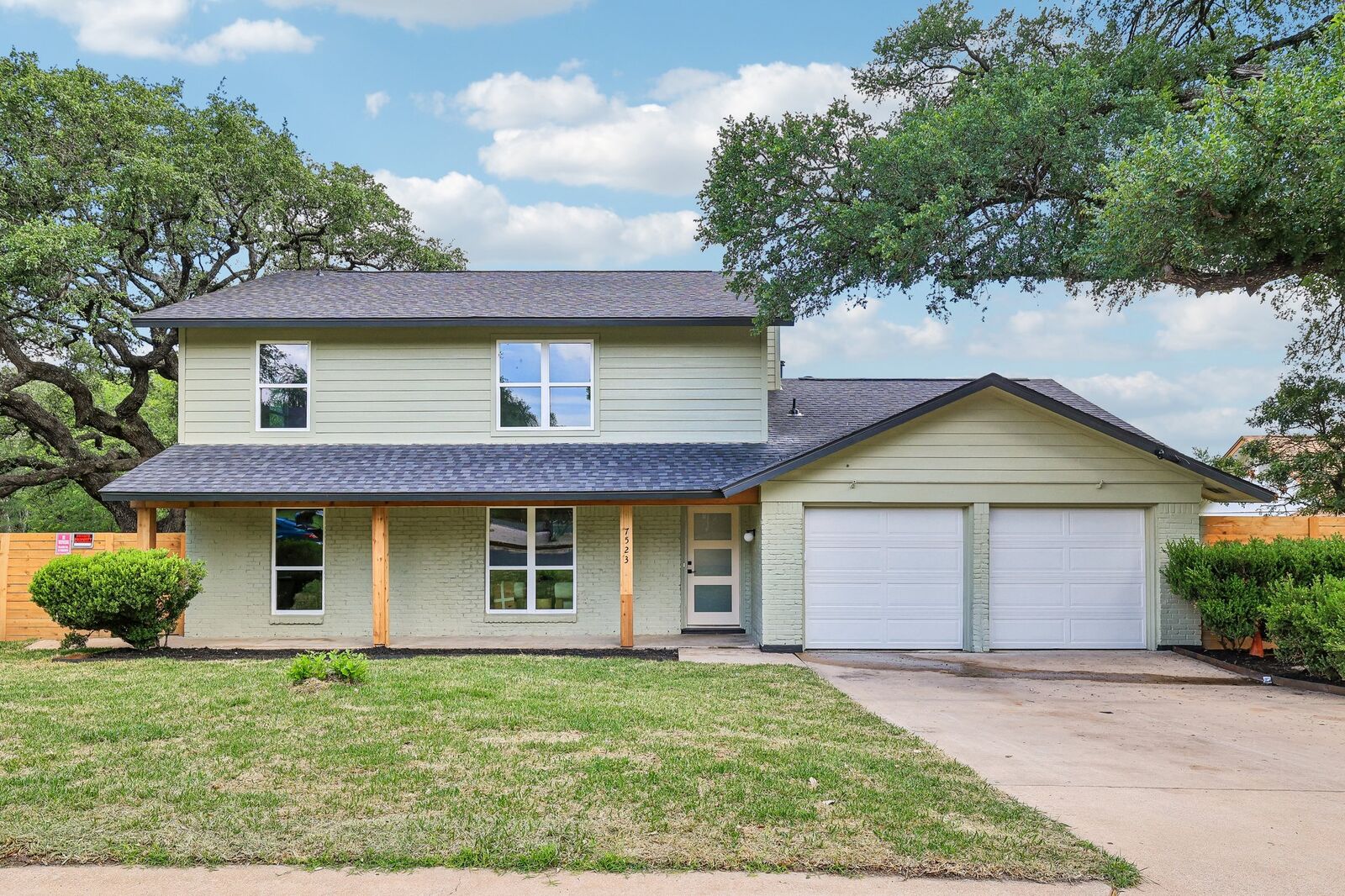 Property Photo: 7523 Glenhill Road TX 78752