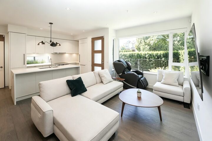 6840 Oak Street — photo 1