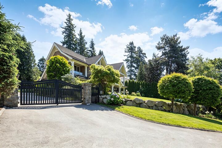Property Photo: 2645 Rosebery Avenue BC V7V 3A3