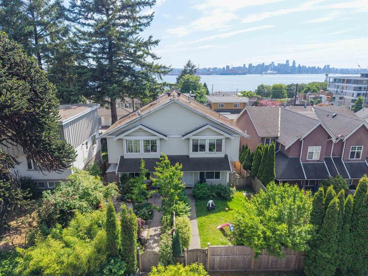 Property Photo: 417-419 E 3rd Street 409-411 BC V7L 1G3