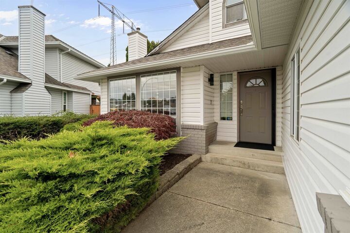 Property Photo:  32345 Clinton Avenue  BC V2T 5B3 
