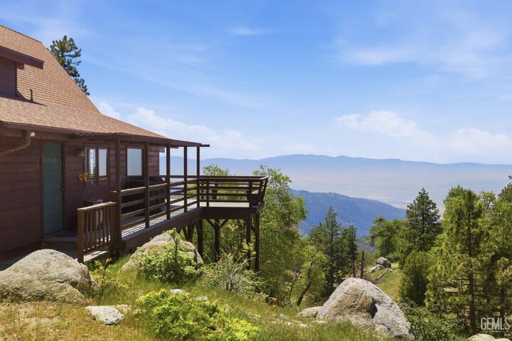Property Photo:  26660 Cedar Creek Court  CA 93561 