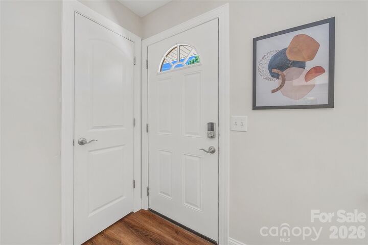Property Photo: 2111 Shalimar Drive NC 28216