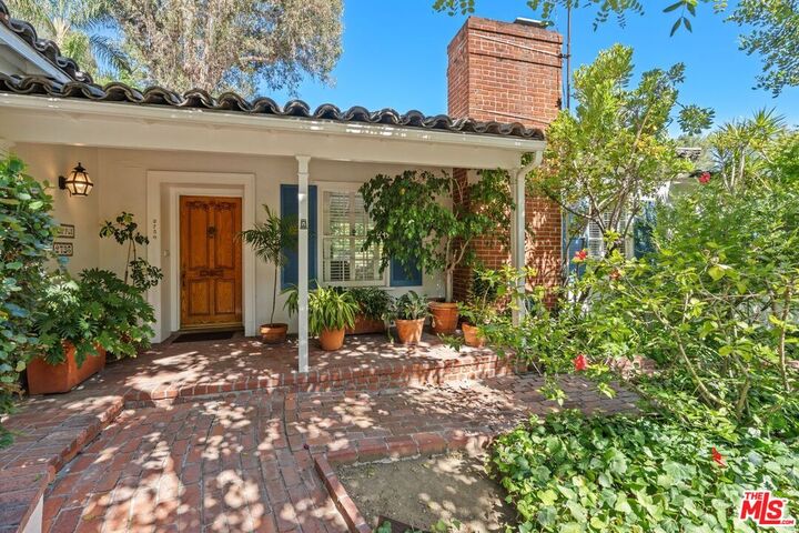 Property Photo:  2736 Outpost Dr  CA 90068 