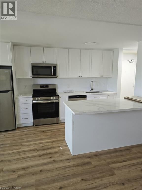Photo de la propriété:  308 Egerton Street  ON N5Z 2G7 