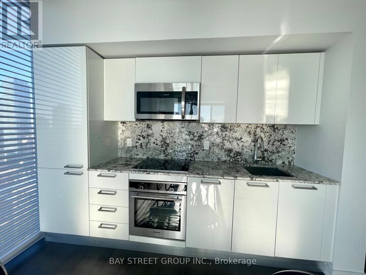 Property Photo:  28 Wellesley Street East 3202  ON M4Y 1G3 