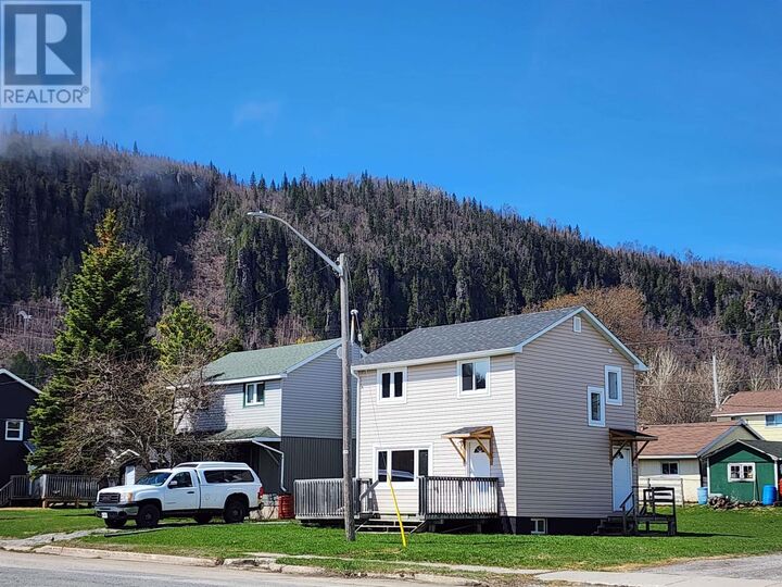 Property Photo: 5 Crutchfield Ave ON P0T 2P0