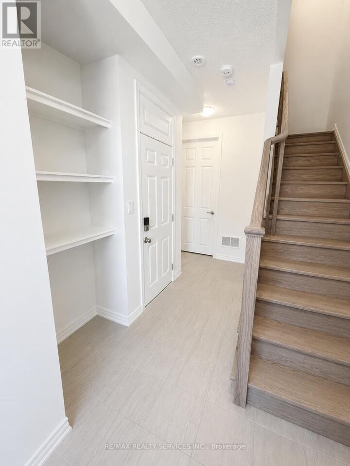 Photo de la propriété:  1705 Dance Court  ON L9E 2A2 