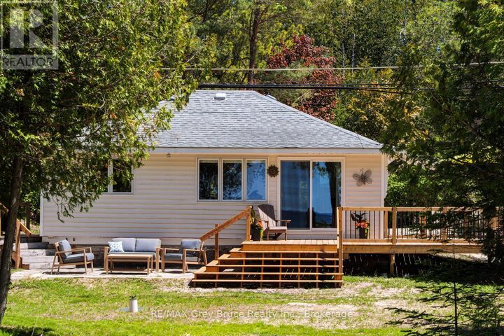 Property Photo: 19 5th Avenue South Avenue ON N0H 2G0