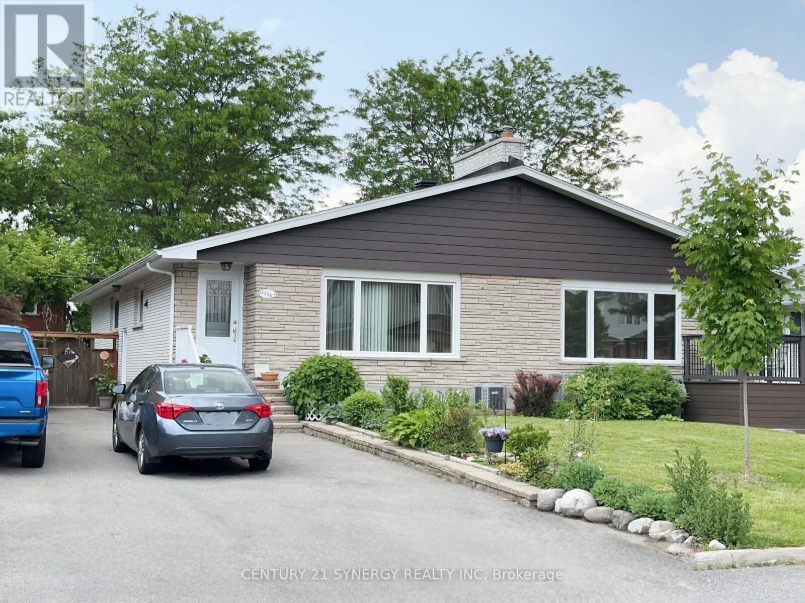 Property Photo:  1236 Clyde Avenue 2  ON K2C 1Y4 