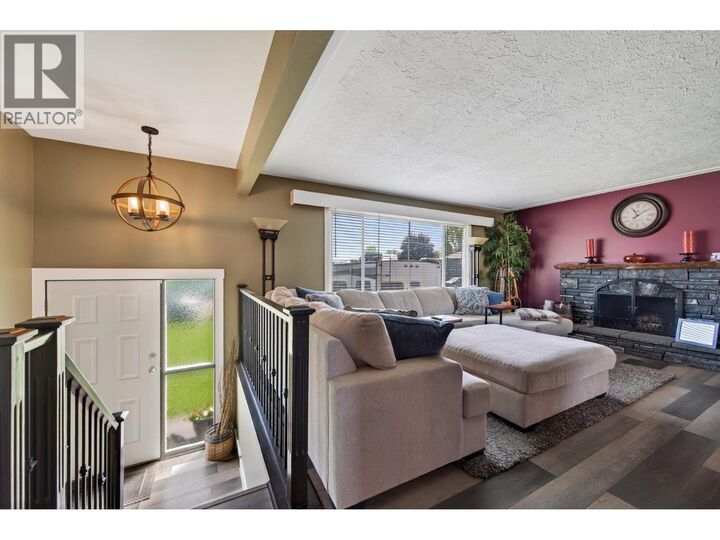 Property Photo: 976 Holt Street BC V2B 5G9