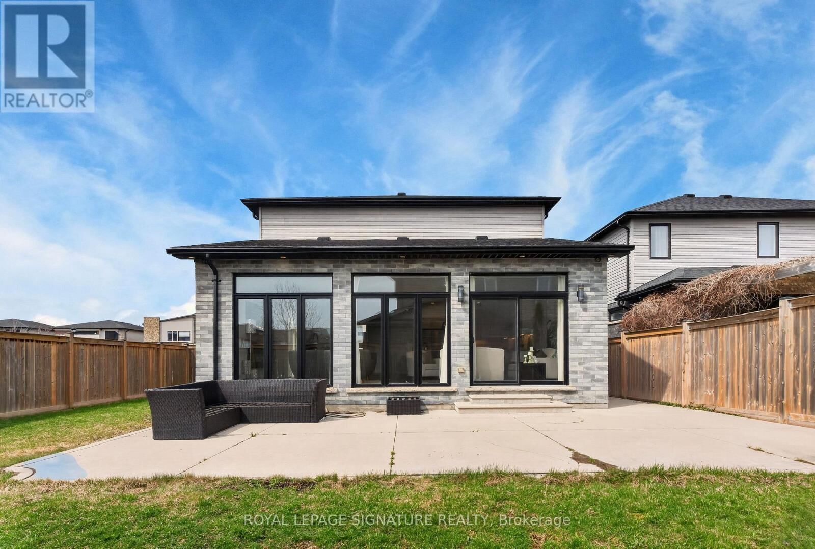 Property Photo:  2147 Wateroak Drive  ON N6G 5B4 