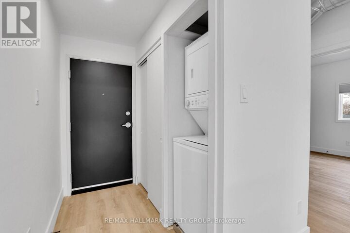 Property Photo:  109 Russell Avenue 5  ON K1N 7X2 