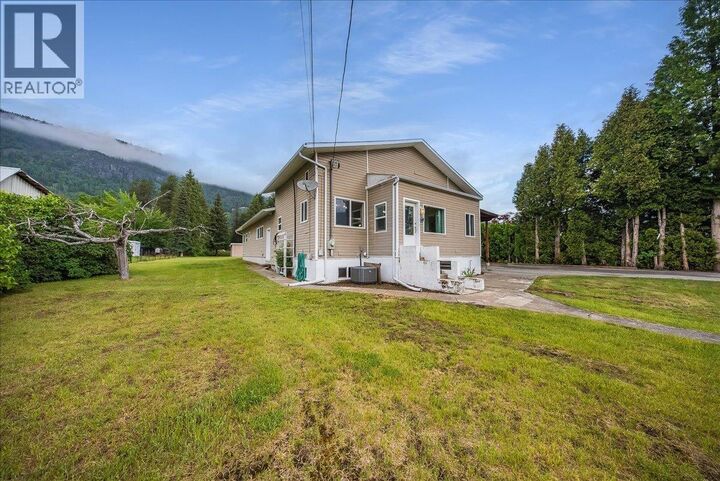 Property Photo: 309 12th Avenue BC V0G 1G0