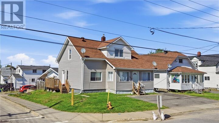 Property Photo:  216 Bond Street  ON P3C 2T5 