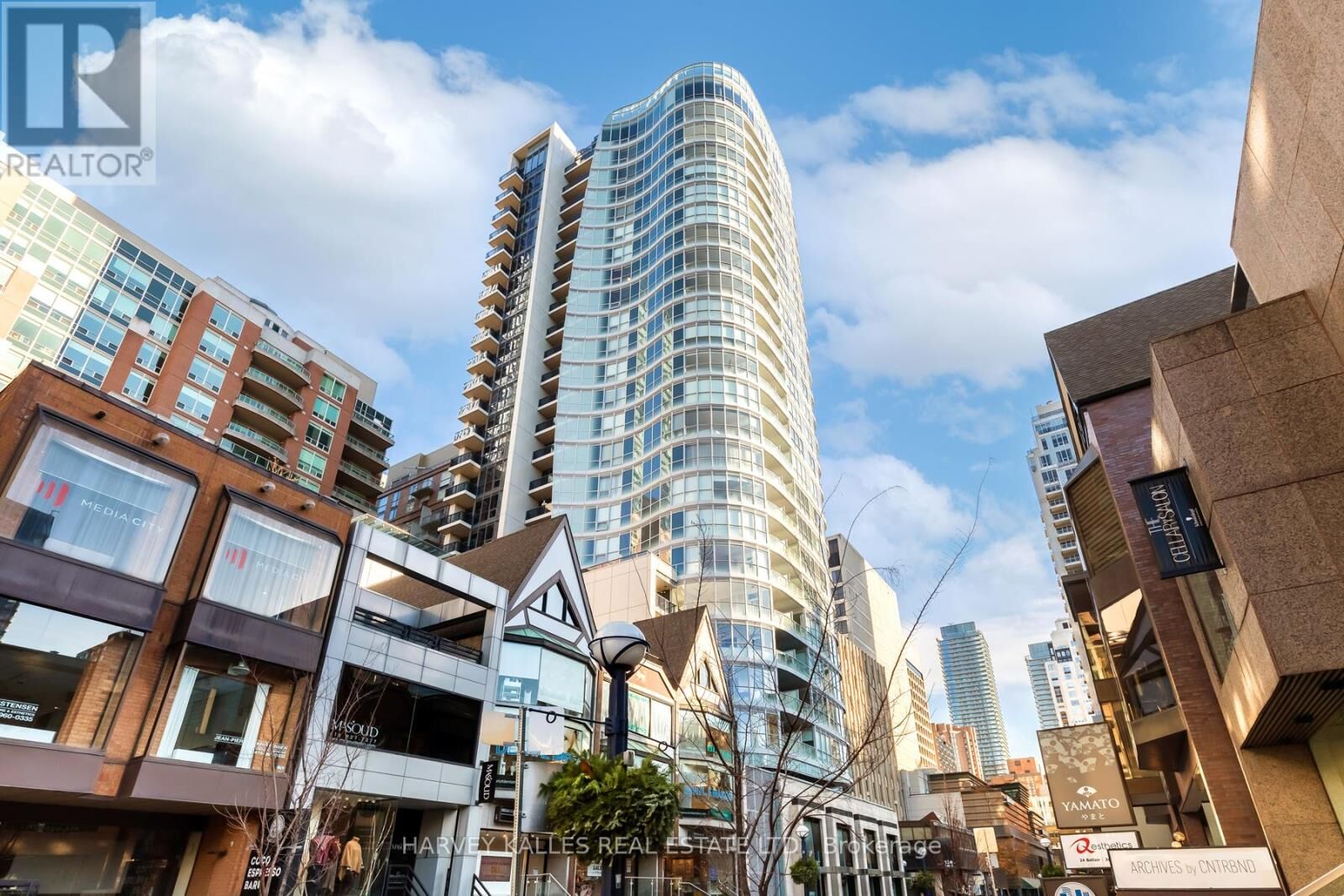 Property Photo: 88 Cumberland Street 1906 ON M5R 1B9
