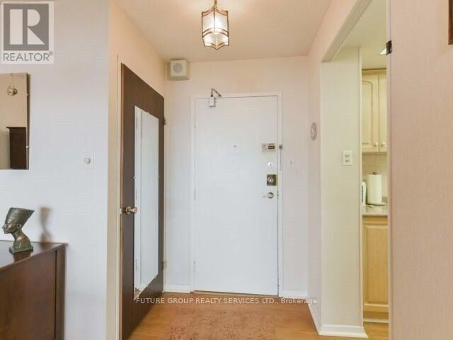 Property Photo:  3100 Kirwin Avenue 1601  ON L5A 3S6 