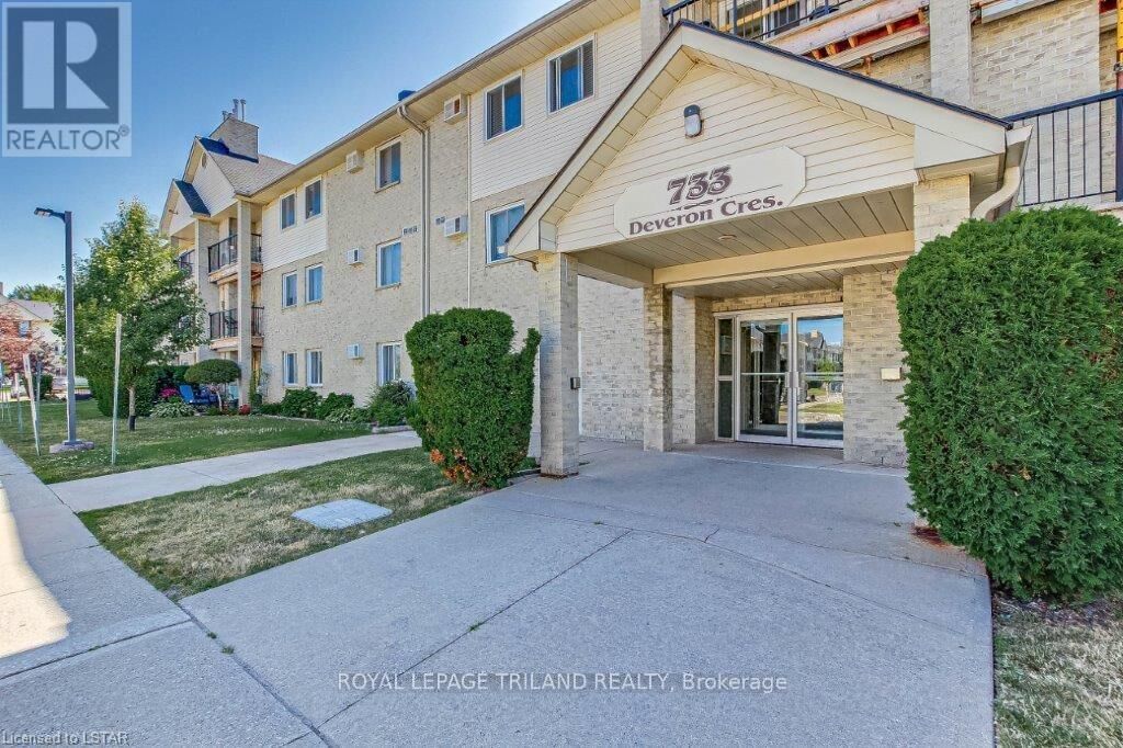 Property Photo:  733 Deveron Crescent 212  ON N5Z 4X7 