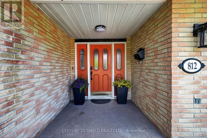 Property Photo:  812 Briarhill Avenue  ON K6J 3N5 
