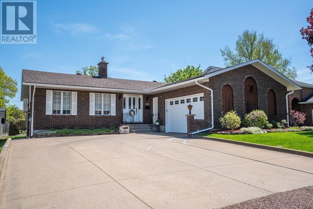 Property Photo:  135 Louise Ave  ON P6A 6A5 