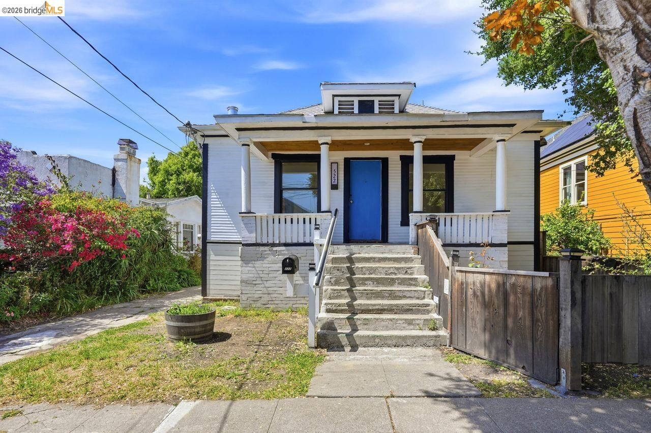 Property Photo:  522 63rd  CA 94609 