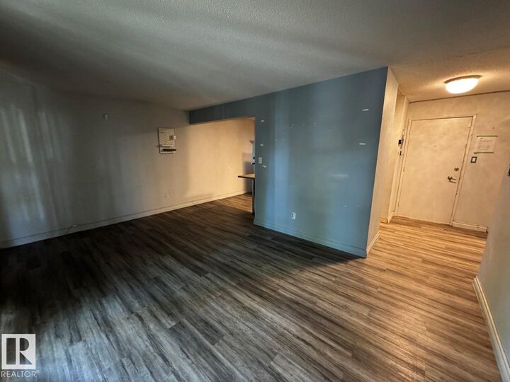 Property Photo: 10415 93 Street NW 203 AB T5H 1X5