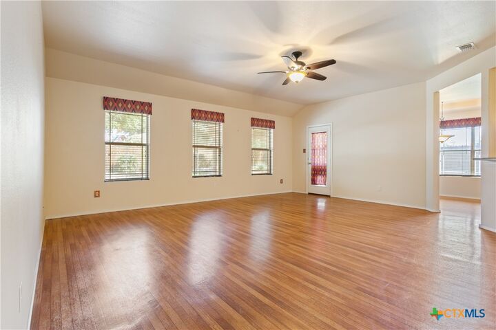 Property Photo: 2002 Jefferson Court TX 76513