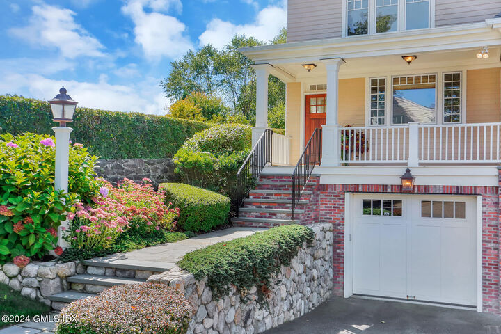 Property Photo:  32 Reynolds Place A  CT 06831 