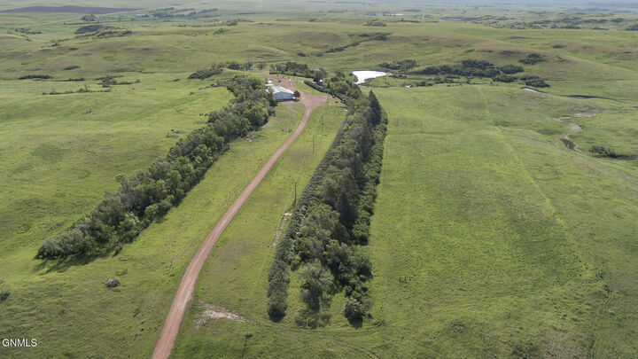 Property Photo:  870 81st Avenue SW  ND 58625 