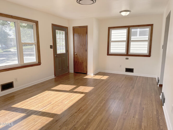 Property Photo:  1709 14th Street  ND 58501 