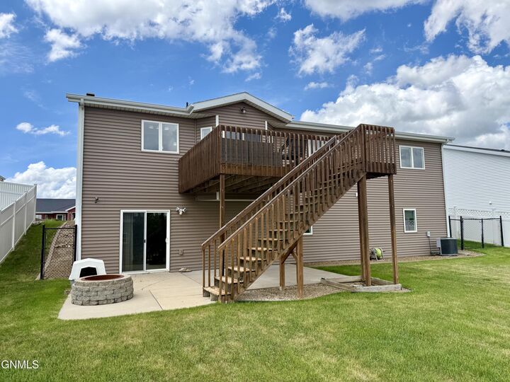Property Photo:  3307 Frost Lane  ND 58503 