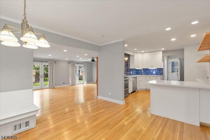 Property Photo: 424 Colonial Ave NJ 07090