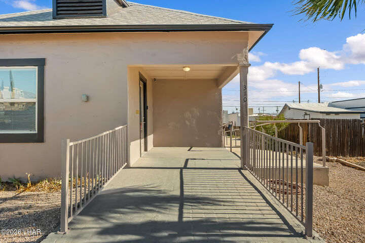 Property Photo:  310 E Oak St  AZ 86401 