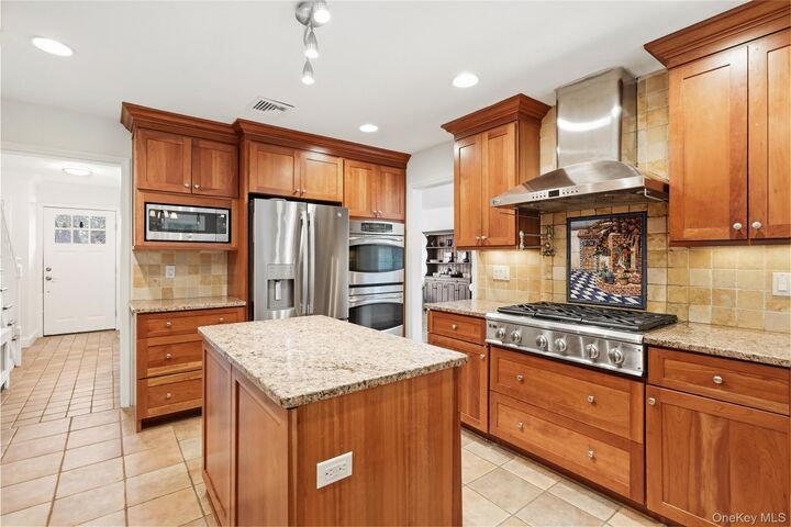 Property Photo:  20 Lamesa Avenue  NY 10709 