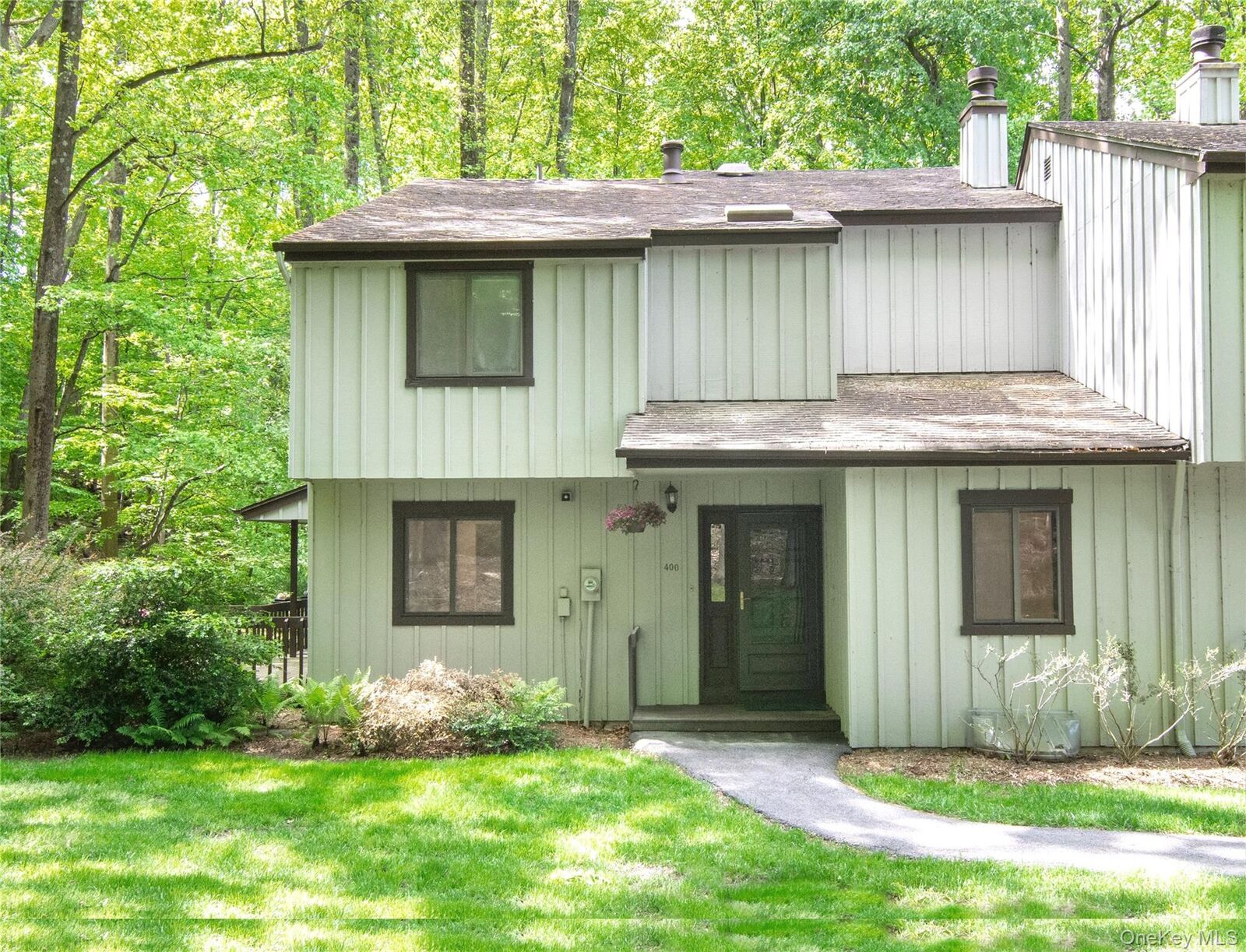 Property Photo:  400 Birch Lane 400  NY 10533 
