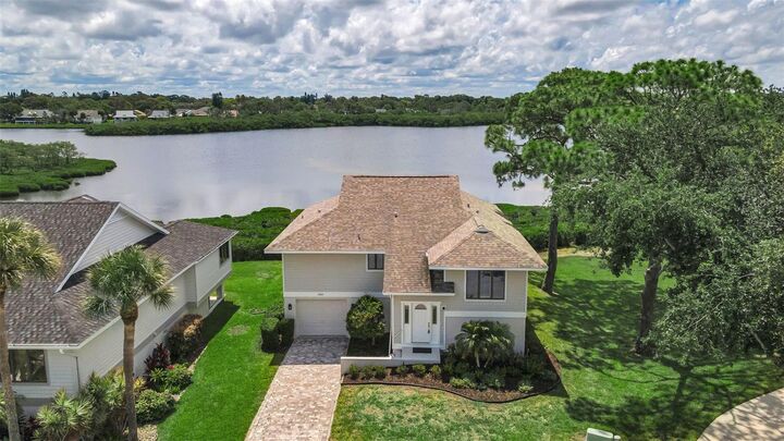 Property Photo:  1015 Teal Pointe  FL 34689 