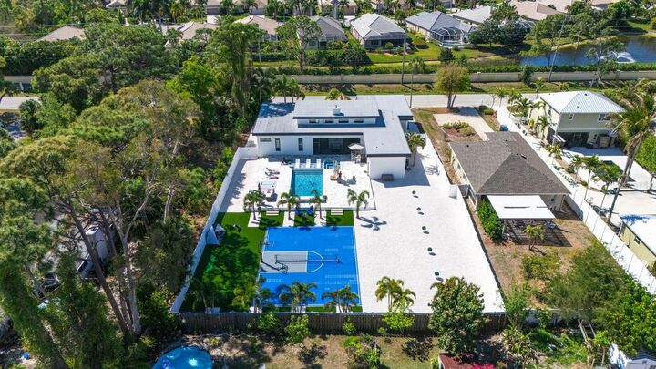 Property Photo:  1899 Vamo Way  FL 34231 