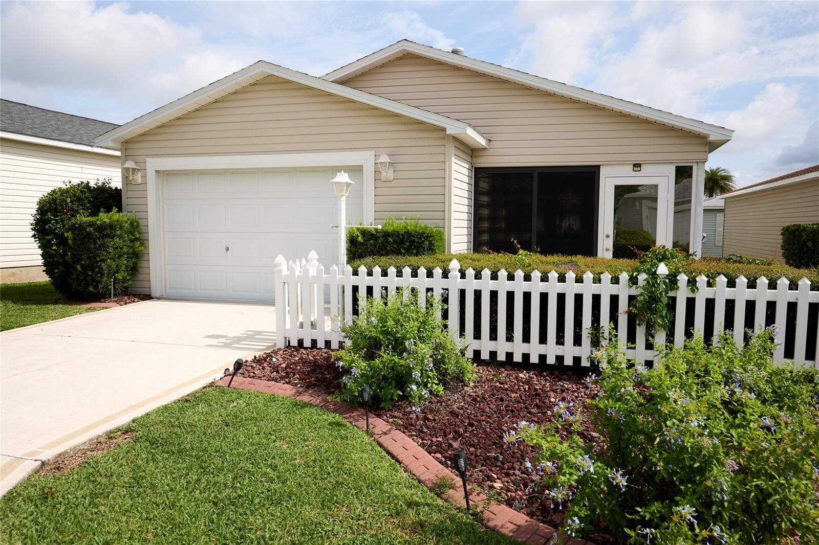 Property Photo:  2331 Riley Road  FL 32162 