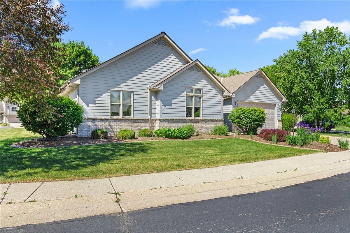 Property Photo:  1320 West Heights Ct  WI 53095 