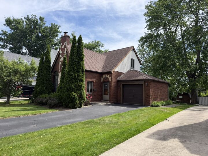 Property Photo:  165 S Fairview Avenue  IL 60126 
