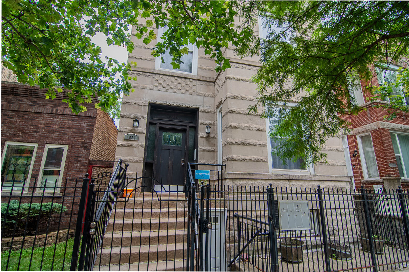 Property Photo: 1537 N Rockwell Street 3 IL 60622